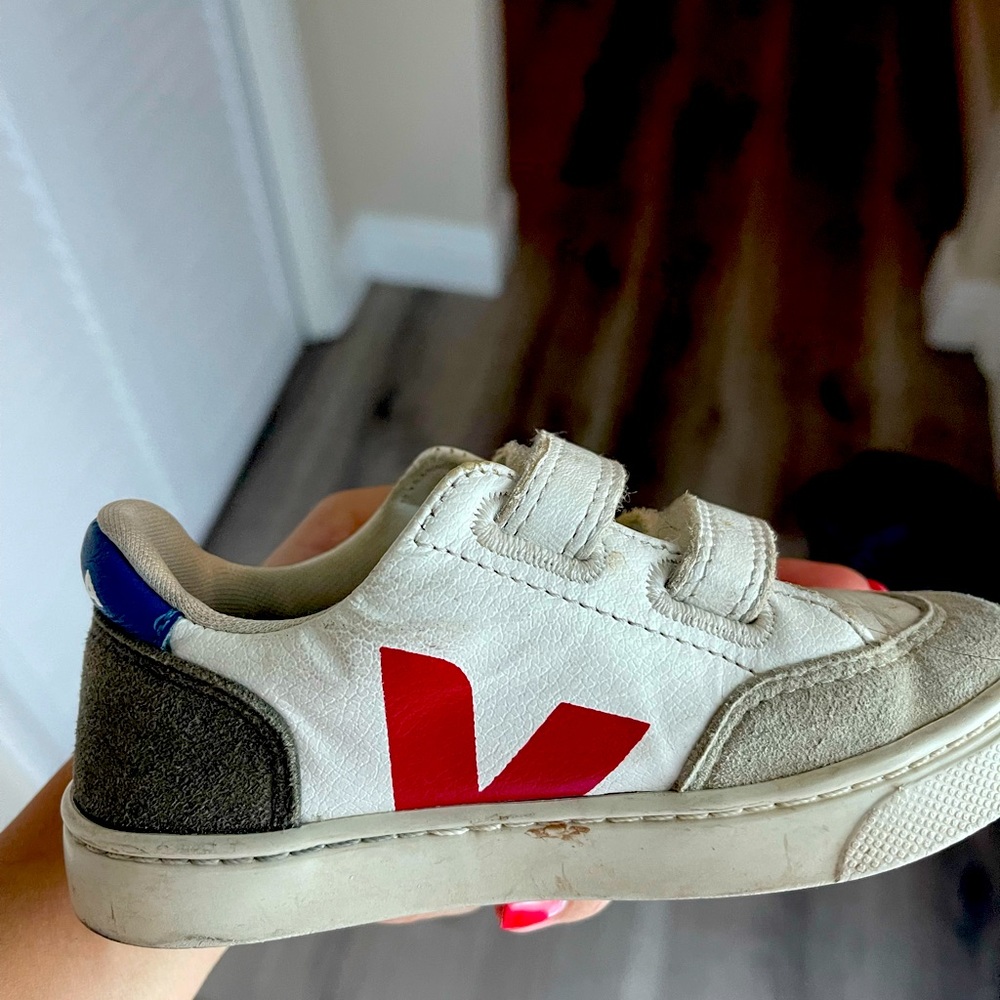 Vera sneakers for boys , size 27 Europe 3 to 4 toddler